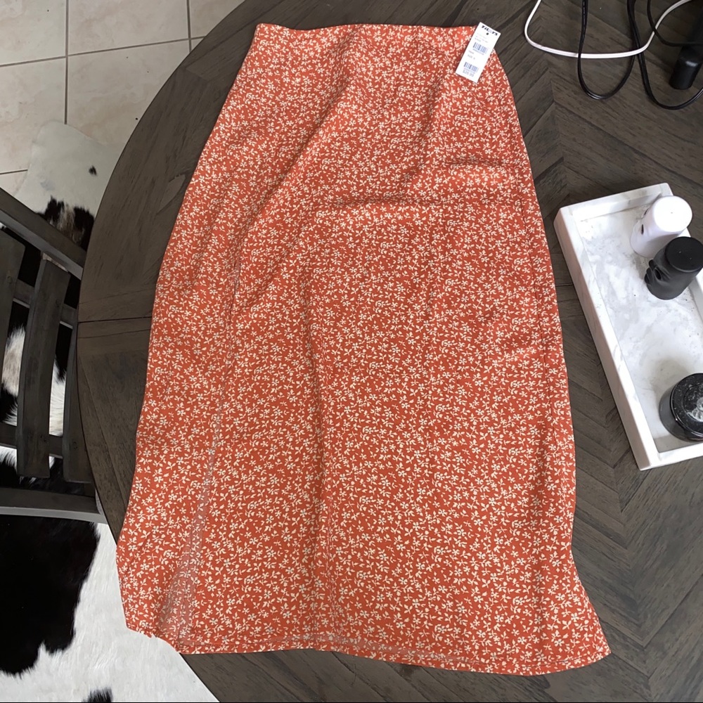 Adorable midi skirt